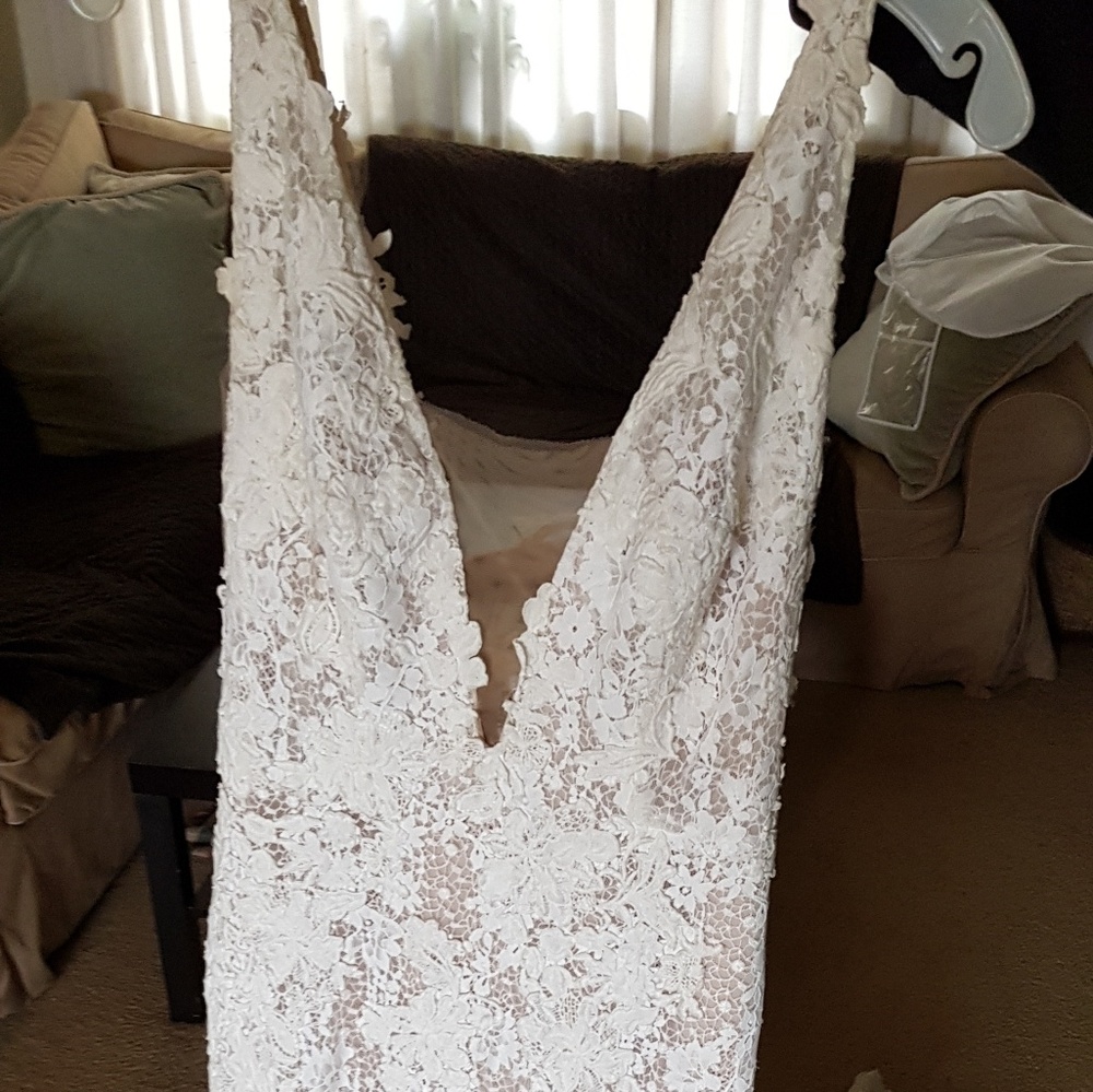 Pronovias Estela Wedding Dress with garment bag - Picture 8 of 8